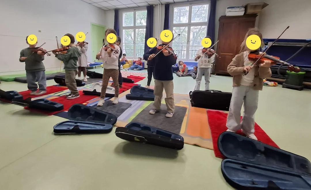 Le violon en classe de maternelle — École Vivienne, Paris